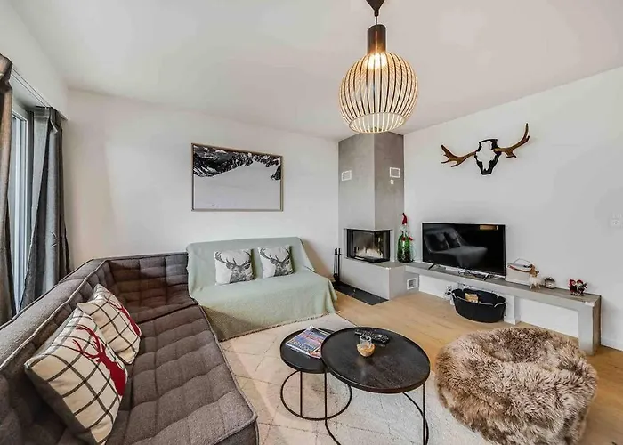 Daire Center With Fireplace And Parking *