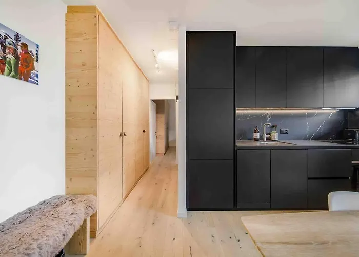 Center With Fireplace And Parking Daire